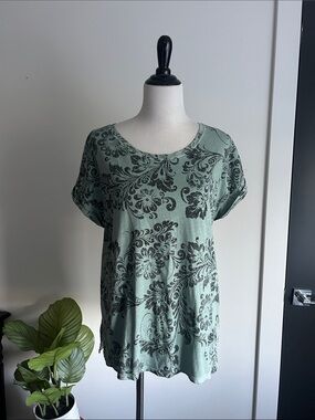 Peruvian connection M Sage Green Floral Scroll Print super soft Tee